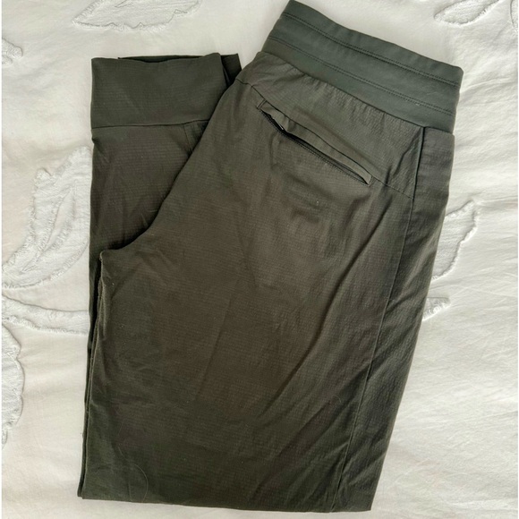 ATHLETA North Trekkie Joggers in Olive sz 10 - Picture 5 of 8